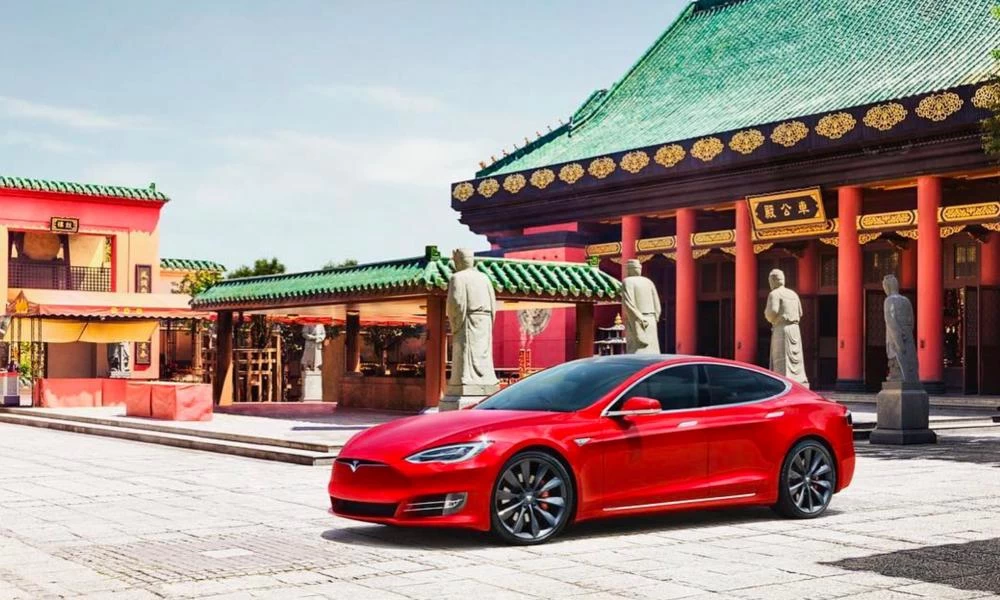 "Mπλόκο" από τον στρατό της Κίνας στα ηλεκτρικά αυτοκίνητα της Tesla